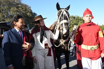 El gobernador de Salta, Gustavo Sáenz, junto a la vicepresidenta Victoria Villarruel