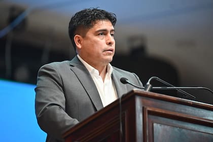 El gobernador de Santa Cruz, Claudio Vidal, advirtió al Gobierno por el recorte de fondos provinciales.