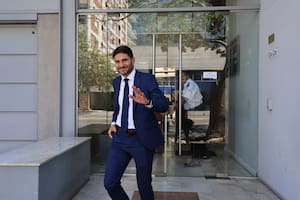 El gobernador de Santa Fe, Maximiliano Pullaro, visitó ayer las oficinas de Mauricio Macri; el mandatario no logró un acuerdo con los docentes
