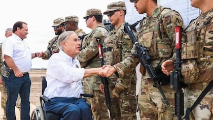 El gobernador de Texas Greg Abbott activó un plan de refuerzo en la frontera con México este lunes 23 de febrero en medio de la ola de violencia desatada por la muerte de El Mencho