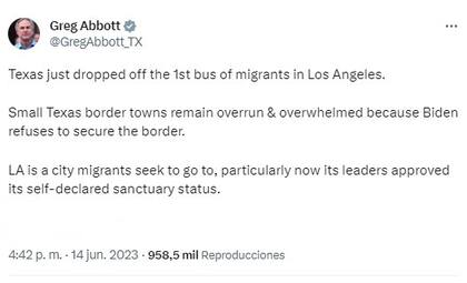 El gobernador de Texas, Greg Abbott, anunció el traslado de inmigrantes a través de sus redes sociales