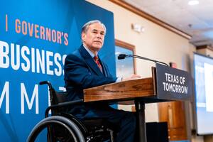 El gobernador de Texas sufrió un accidente en 1984 que lo dejó paralizado de la cintura para abajo