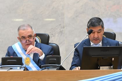 El gobernador de Tucumán decretó asueto administrativo para este martes por el partido de Argentina ante Egipto.