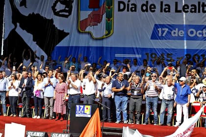 El gobernador de Tucumán, Juan Manzur, lidera uno de los actos más importantes del país en su provincia; también hay celebraciones en Merlo y Corrientes