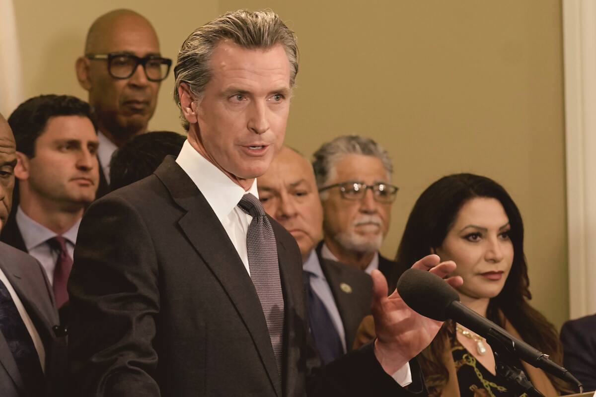 El gobernador demócrata de California, Gavin Newsom, hizo sorprendentes declaraciones en su podcast