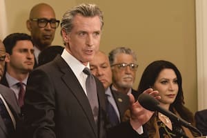 El gobernador demócrata de California, Gavin Newsom, hizo sorprendentes declaraciones en su podcast