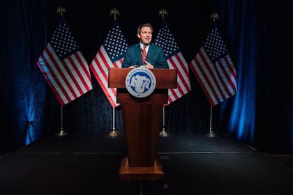 El gobernador DeSantis ha llamado la atención dentro y fuera de EE.UU. por la agenda conservadora que impulsó en Florida