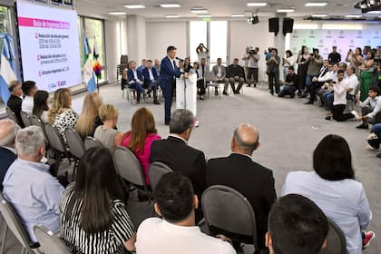 El gobernador durante el anuncio de la baja de impuestos que alcanzan al sector agropecuario y la sociedad