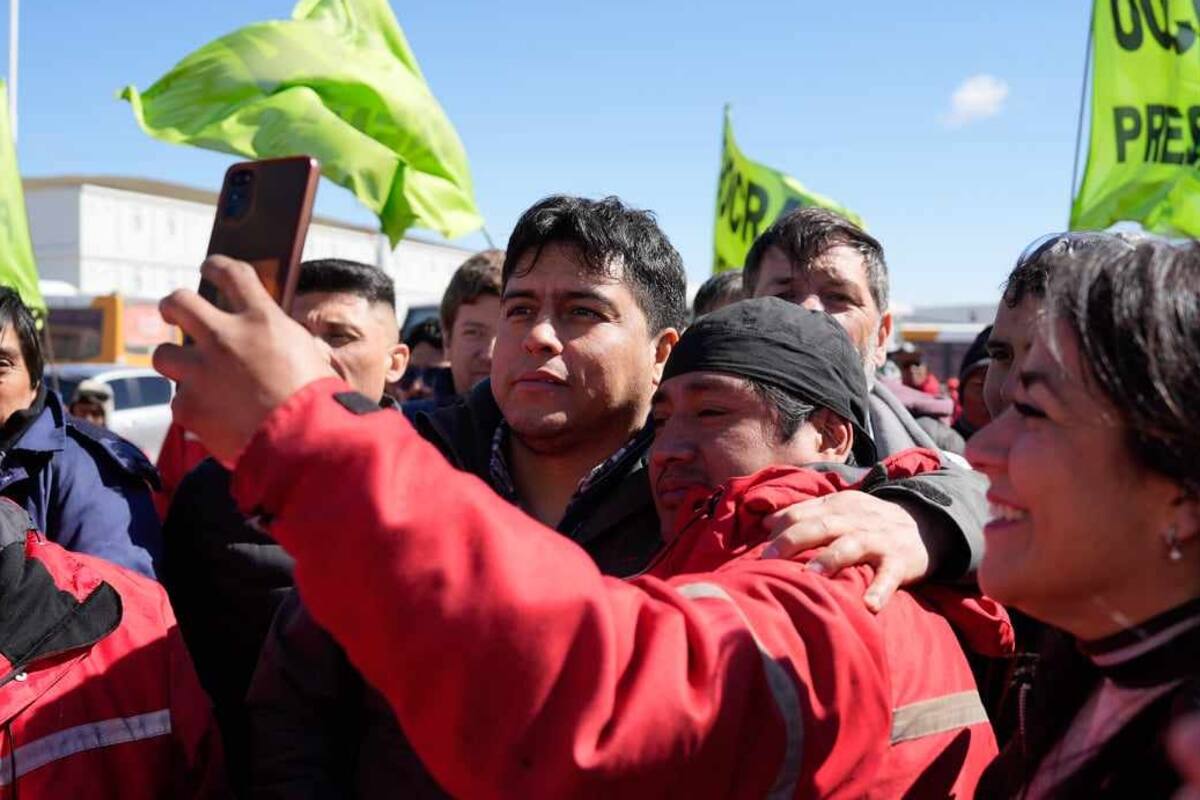 El gobernador electo, Claudio Vidal, durante su recorrida por las represas hidroeléctricas que se construyen sobre el río Santa Cruz
