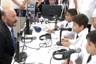 La insólita entrevista de Insfrán con un grupo de alumnos tras la inauguración de una escuela en Formosa