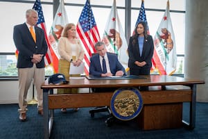 Qué significa para los trabajadores la ley AB 1683 que firmó Newsom en California
