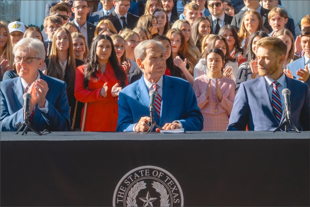 El gobernador Greg Abbott enfrenta a Gina Hinojosa en noviembre en busca de la reelección en Texas