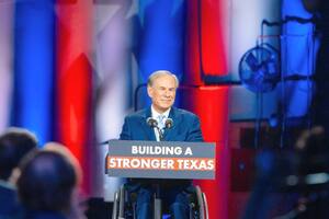 El gobernador Greg Abbott informó que los equipos especiales del Departamento de Seguridad Pública de Texas colaboraron directamente en la captura de miles de migrantes indocumentados