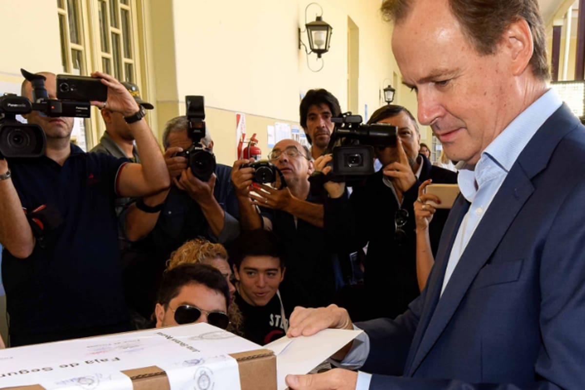 El gobernador Gustavo Bordet
