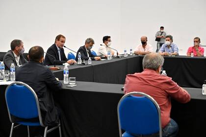 El gobernador Gustavo Bordet, el ministro de Hacienda y Finanzas Hugo Alberto Ballay se reunieron con representantes de la Mesa de Enlace provincial