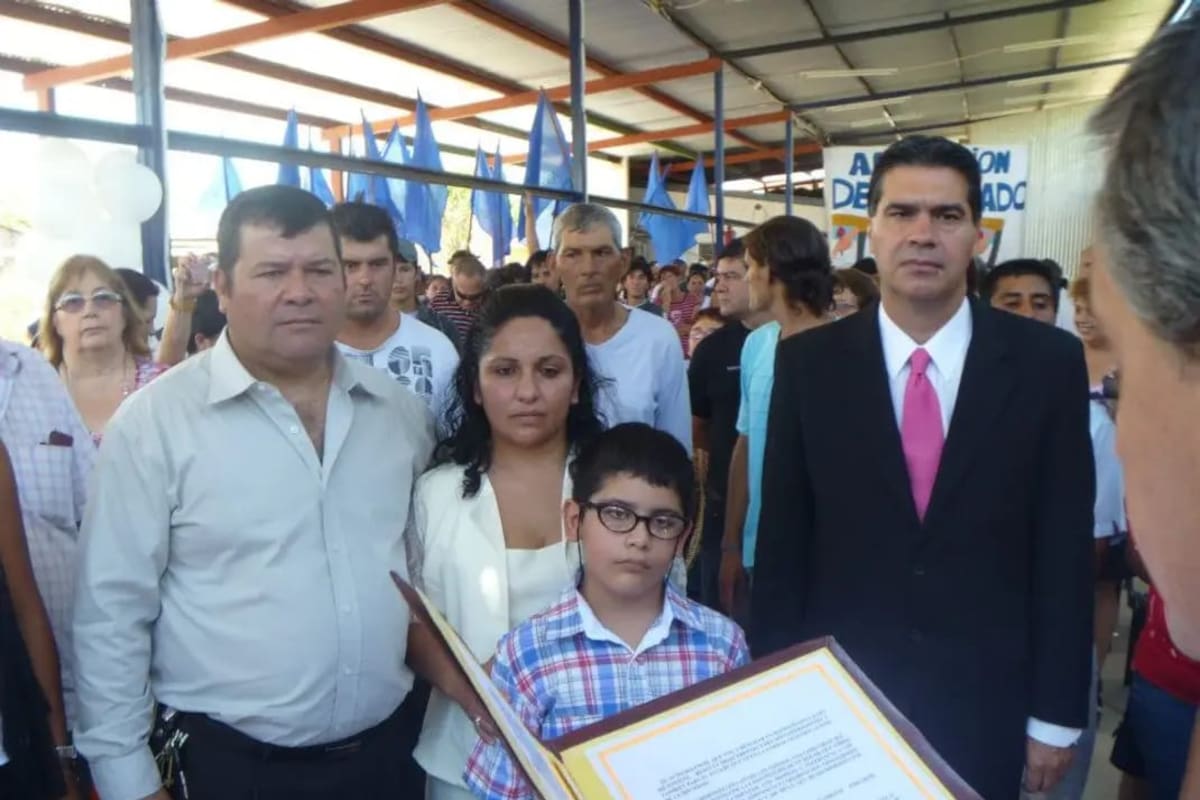 El gobernador Jorge Capitanich, en 2014, en 2el casamiento de Emerenciano Sena y Marcela Acuña