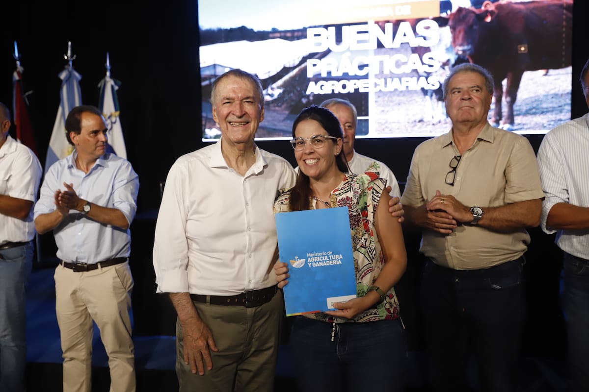 El gobernador Juan Schiaretti entregó aportes a productores en Río Cuarto