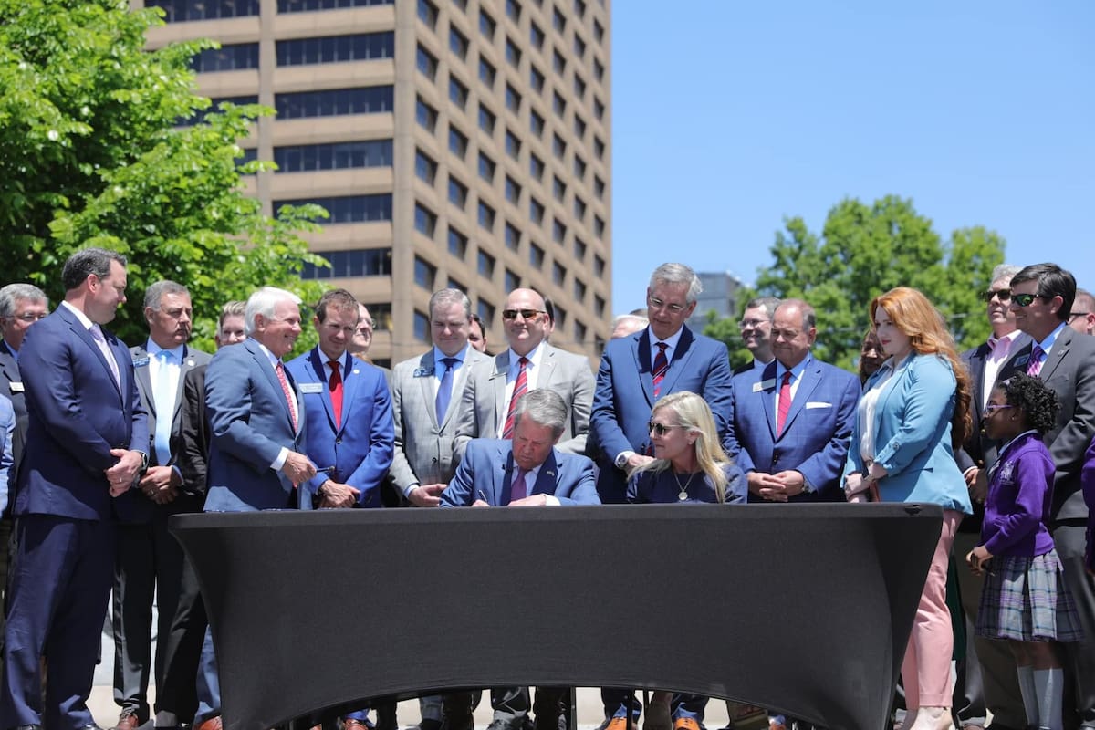 El gobernador Kemp promulgó una serie de leyes que entrarán en vigor el lunes 1° de julio