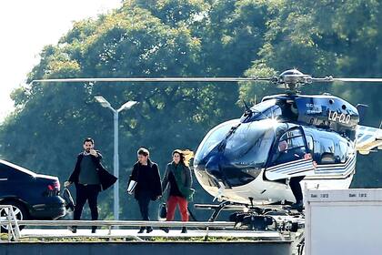 El gobernador Kicillof llegó en helicóptero a la reunión con Batakis