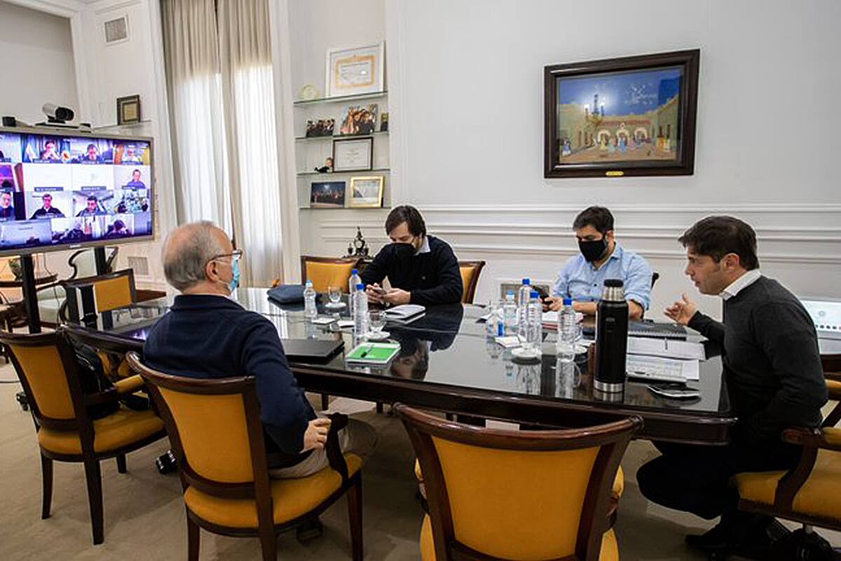 El gobernador Kicillof reunido con intendentes