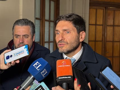 El gobernador Maximiliano Pullaro dispuso un duelo por 72 horas por la muerte de "Locomotora" Oliveras