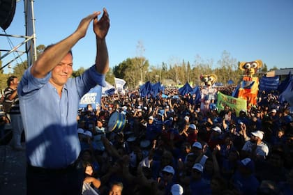 El gobernador Omar Gutiérrez, ayer, en el cierre de campaña