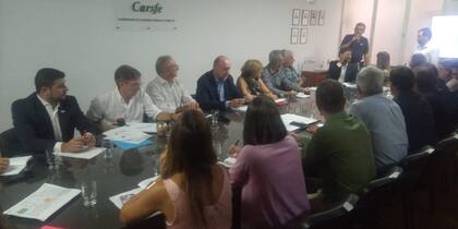 El gobernador Omar Perotti y el secretario de Agricultura, Juan José Bahillo, estuvieron con los dirigentes de la Mesa de Enlace de Santa Fe