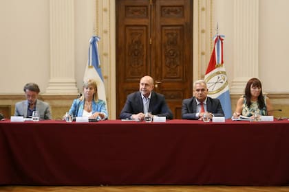 El gobernador Perotti encabezó anoche el comité de seguridad de Santa Fe