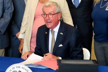 El gobernador Phil Murphy aprobó nuevos incentivos fiscales destinados a fortalecer la economía estatal (AP/Wayne Parry, Archivo)
