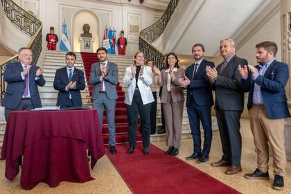 El gobernador Pullaro recibió a sus pares de Entre Ríos, Rogelio Frigerio y de Chubut, Ignacio Torres