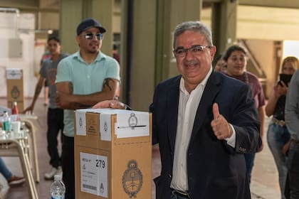 El gobernador Raúl Jalil, al votar en Catamarca
