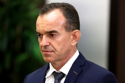 El gobernador regional, Veniamin Kondratyev, calificó el hecho como una “tragedia” y afirmó que se trató de “un ataque deliberado del régimen de Kiev contra la población civil”