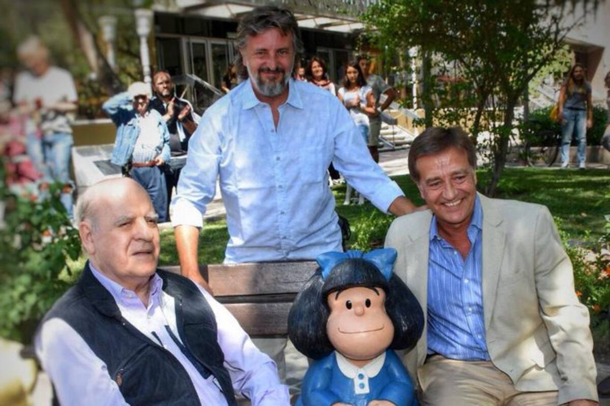 El gobernador Rodolfo Suarez decretó duelo provincial por 24 horas. Mendoza llora la pérdida de uno de sus máximos exponentes culturales.