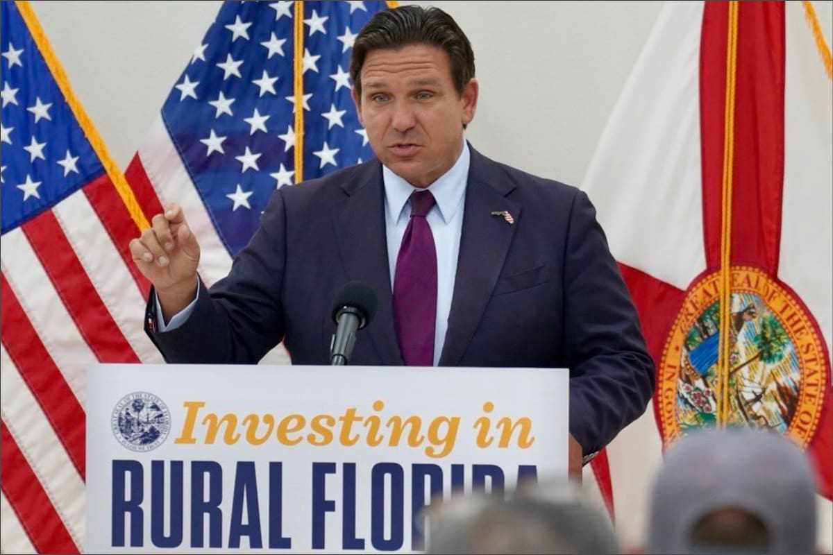 El gobernador Ron DeSantis criticó al Partido Demócrata por su postura sobre las normas electorales impulsadas a nivel nacional por el presidente Donald Trump