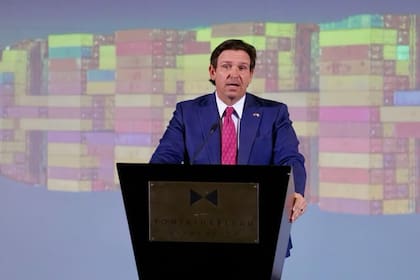 El gobernador Ron DeSantis puede volver a postularse como gobenador si otro dirigente ocupa antes la gobernación