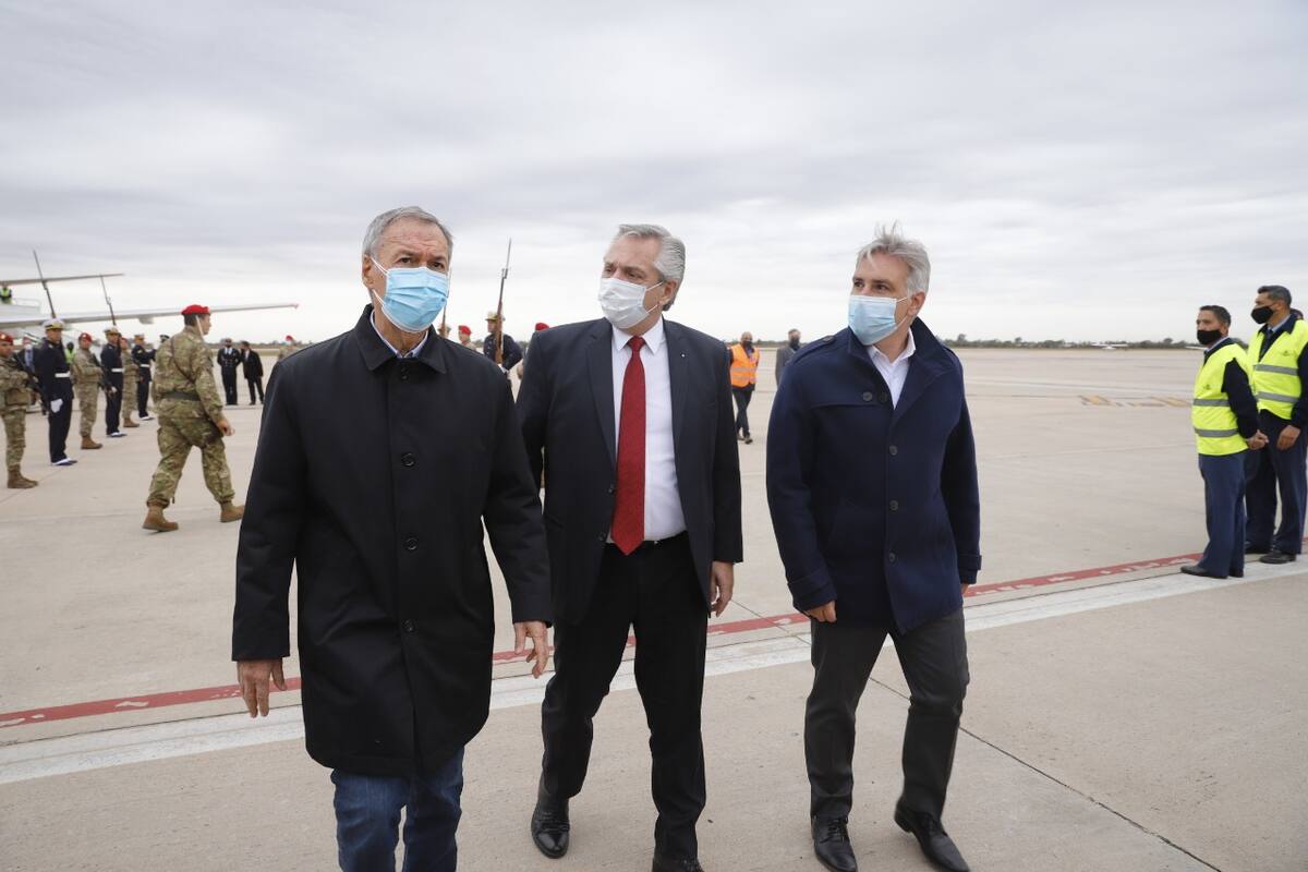 El gobernador Schiaretti recibió al presidente Fernández en el aeropuerto; compartieron dos actos.