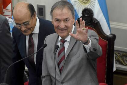 El gobernador sufrió una lipotimia cuando inauguraba las sesiones