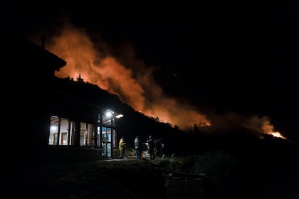 El gobernador Torres informó que todavía no se conocen las causas del incendio forestal