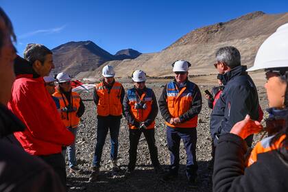 El gobernador Uñac visitó la Minera Los Pelambres, junto a autoridades