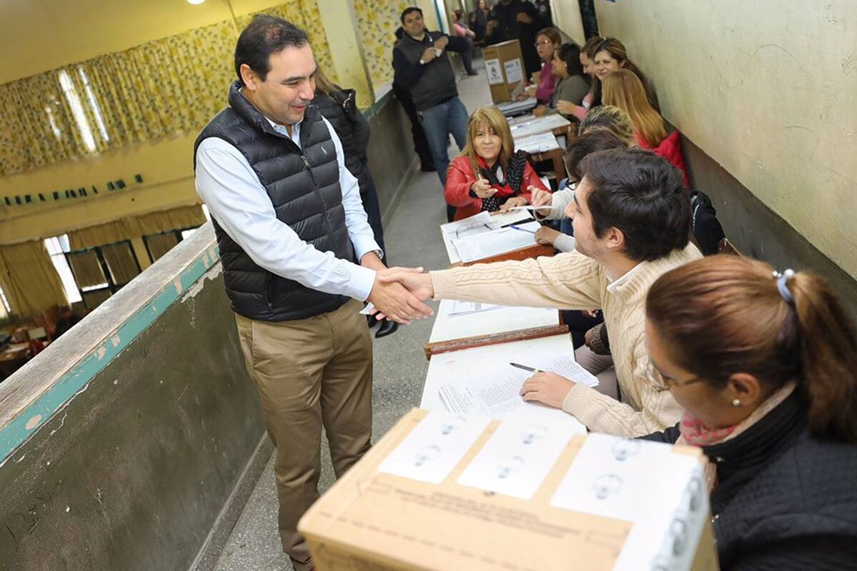 El gobernador Valdés votó por la mañana