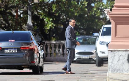 El gobernador Valdéz busca influir en la elección de quien será su sucesor