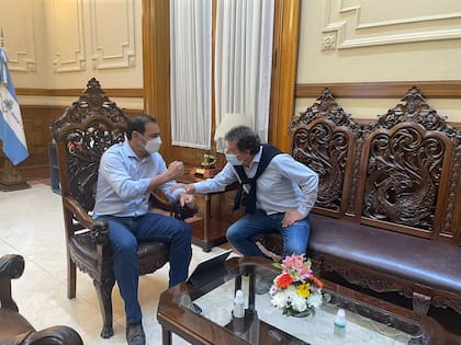 El gobernador Valdés con Facundo Manes
