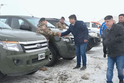 El gobernador Vidal regresó a Río Gallegos en el vuelo del Hércules que transportó ayuda para los afectados por el clima extremo que se registra hace casi dos semanas