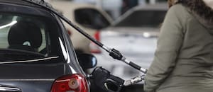 El Gobierno actualizó los tarifas de electricidad y oficializó un aumento de impuestos a combustibles