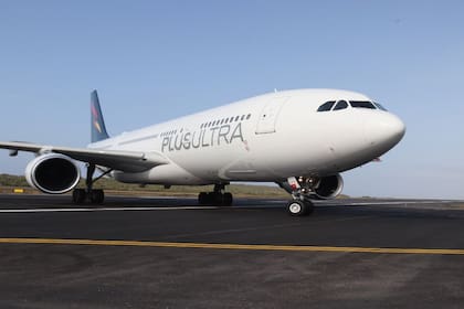 El Gobierno autorizó a la aerolínea Plus Ultra a operar la ruta entre Buenos Aires y Madrid