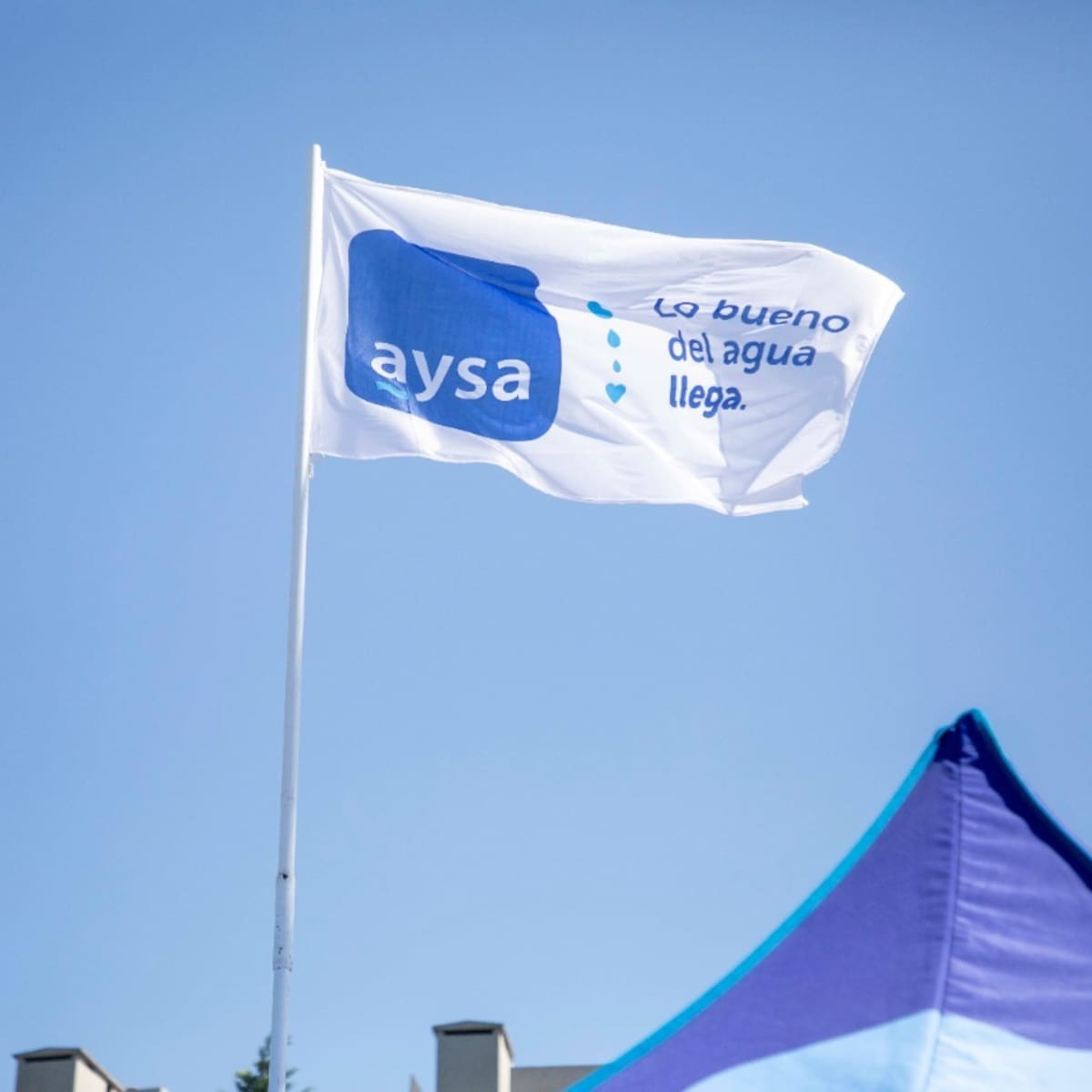 El Gobierno autorizó el inicio del proceso para la privatización total de AySA - LA NACION
