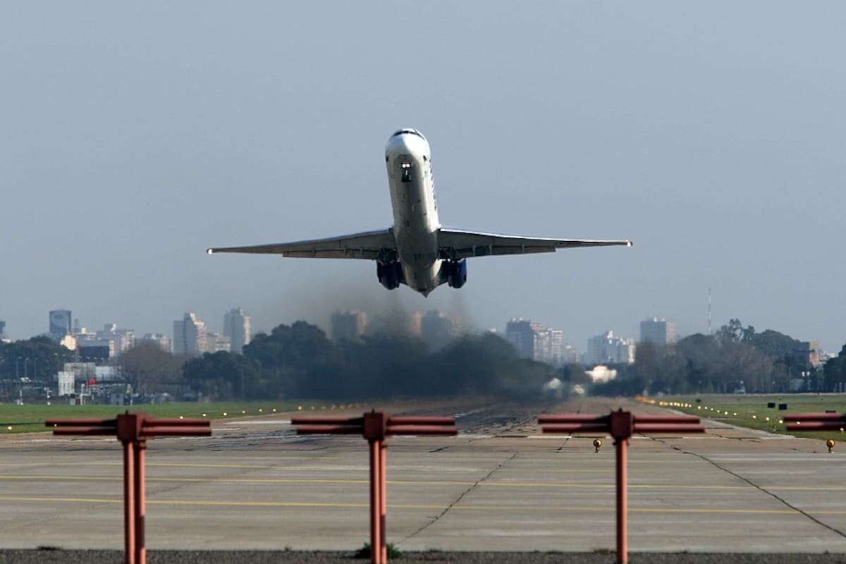 El Gobierno autorizó un aumento en las tarifas de los pasajes de avión de cabotaje