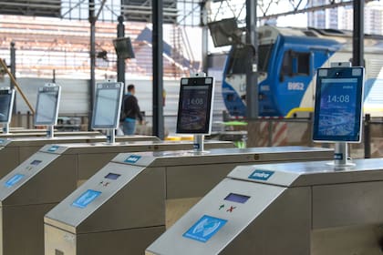 El Gobierno avanzó en un aumento de los boletos del tren