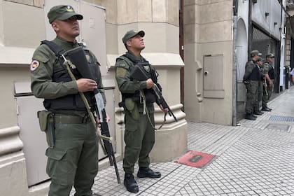 El Gobierno busca que Gendarmería y Prefectura accedan a servicios privados tras detectar que el 46% de los efectivos ya paga una cobertura extra por fuera del sistema estatal