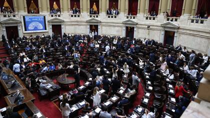 El Gobierno confirmó que descontará el pago de la jornada a los empleados estatales que adhieran al paro general de la CGT mientras el proyecto se debate en la Cámara baja